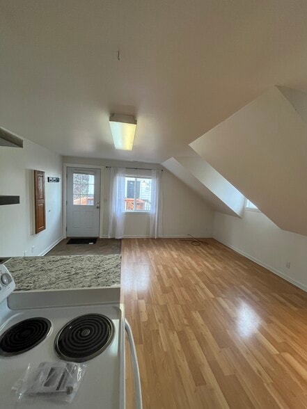 living room - 2143 SE Douglas Ave