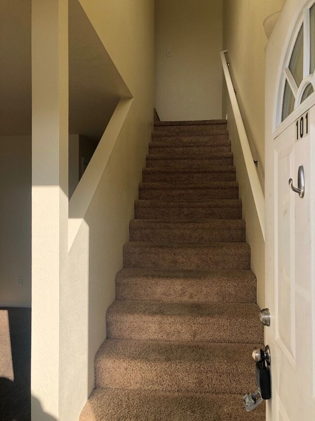 Building Photo - 2 bedroom unit Centrally located in Nampa