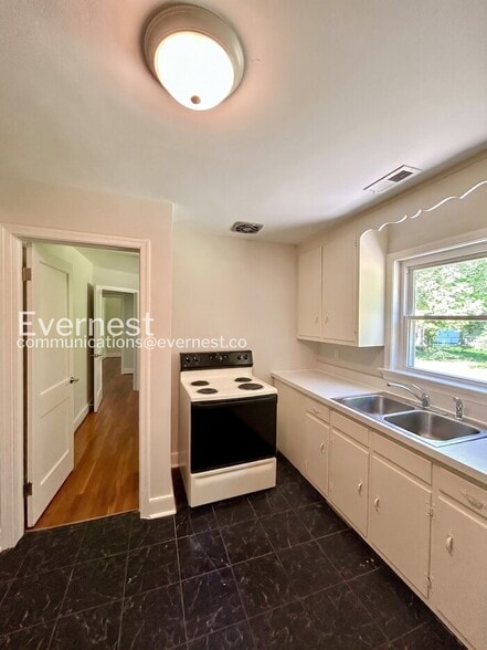 Building Photo - 2909 Westgate Dr