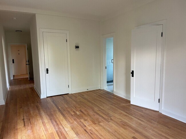 Building Photo - Newly Remodeled 1-Bedroom plus Den/Office Near JHU