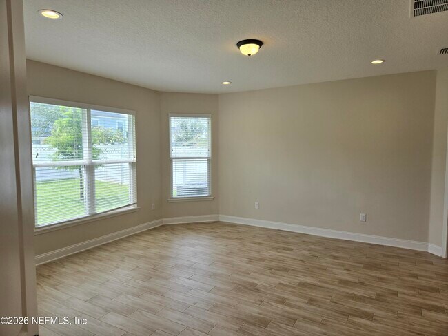 Building Photo - 835 Silver Pine Dr