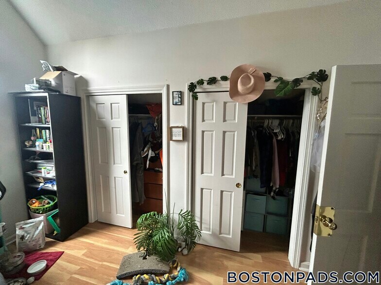 Building Photo - 5 Etna St