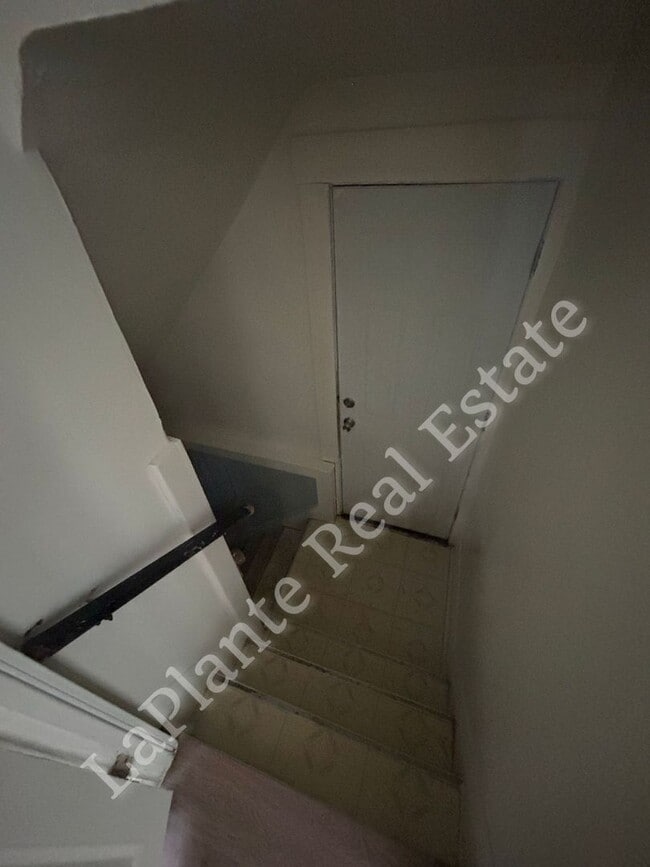 Building Photo - 1656 Macomber St