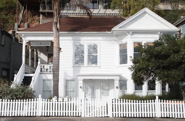 Building Photo - Rare historic waterfront home in Sausalito w/bay views, water access, office/bonus room, washer/d...