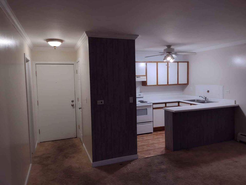 Building Photo - 1813 Hemlock Plz