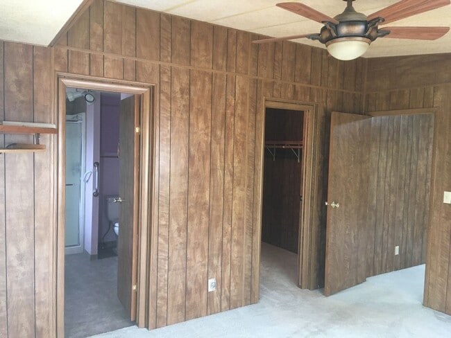 Building Photo - 485 Myeena Loop