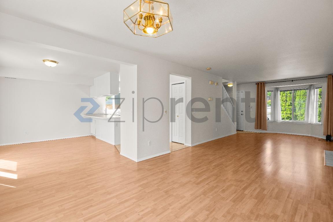 Building Photo - Unit