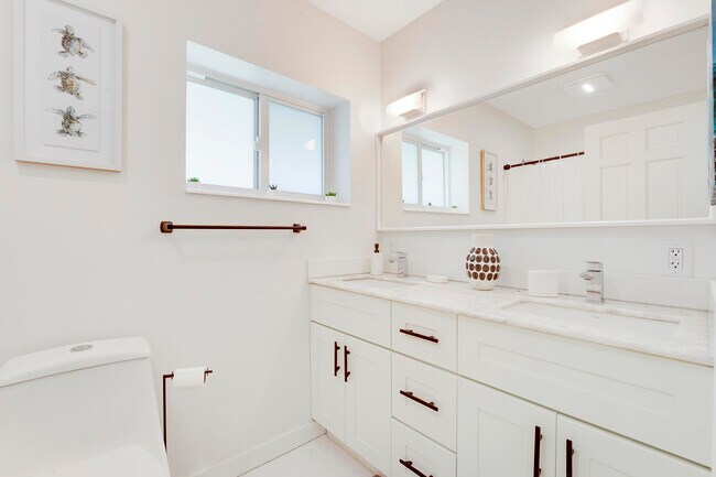 Building Photo - 744 Eastwind Dr