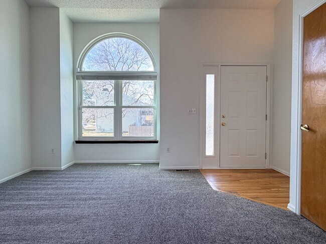 Building Photo - Single-Family Home in Littleton!