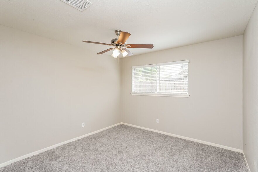 Building Photo - 332 Coventry Ln