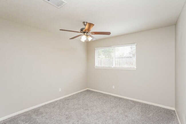 Building Photo - 332 Coventry Ln