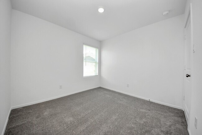 Building Photo - 10411 Birds Nest Dr