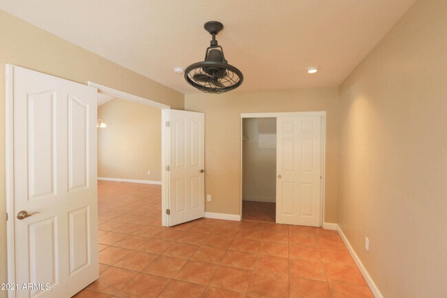 Building Photo - 7456 W Aurora Dr