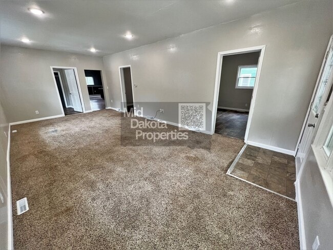 Building Photo - 404 S Minnesota- 4 Bedroom, 2 Bathroom House