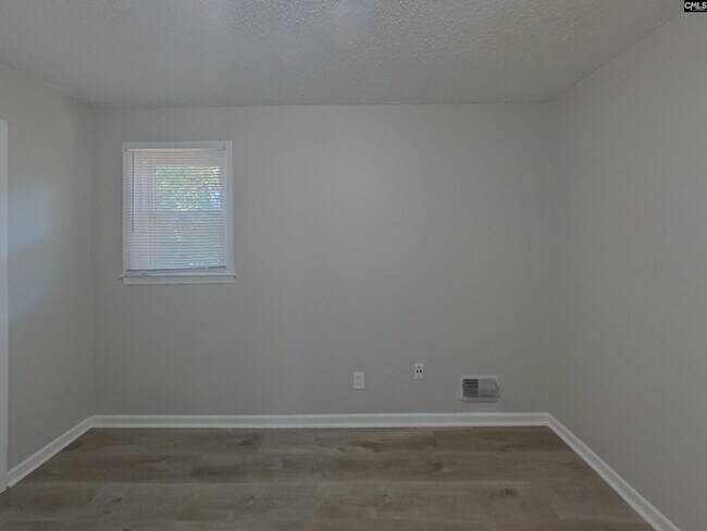 Building Photo - 530 N Royal Tower Dr