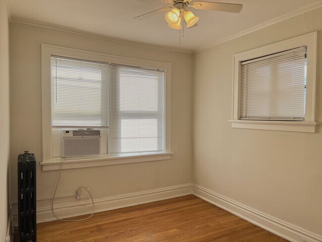 Building Photo - Freshly Updated Southampton 1 Bedroom