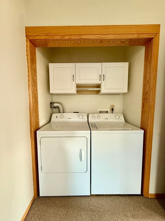 Building Photo - Charming 2-Bedroom Home Near the Hospital – Pet Friendly!