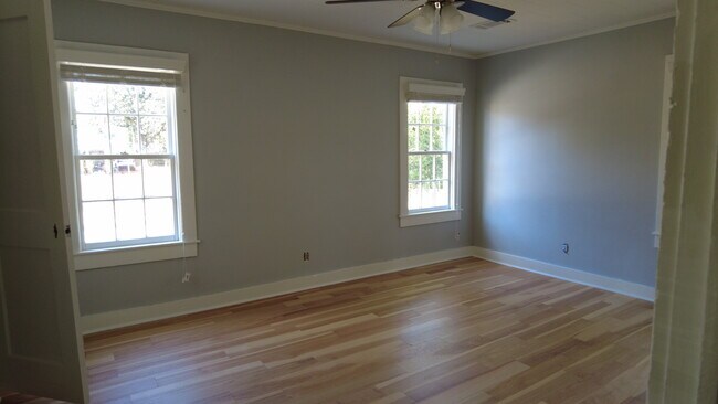 Building Photo - 604 N Duncan Ave