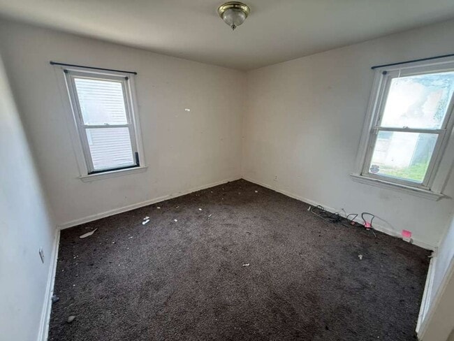 Building Photo - 3-BED, 1 BATH BEAUTIFUL SINGLE- FAMILY HOME IN MAPLE HEIGHTS!.