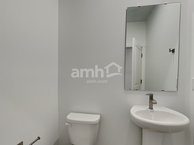 Building Photo - 5126 Turnstone St SE