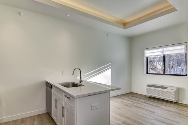 Building Photo - 3253 Fairfax St