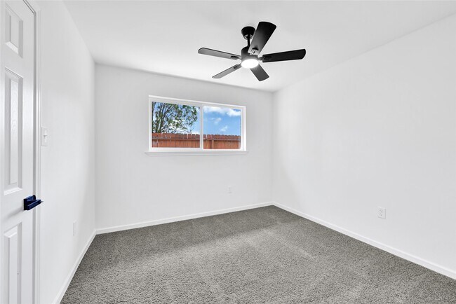 Building Photo - 7114 Fox Run Dr