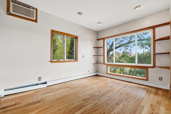 Building Photo - 333 Lake Dr