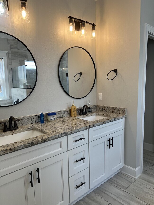 Building Photo - 30 Evergreen Dr