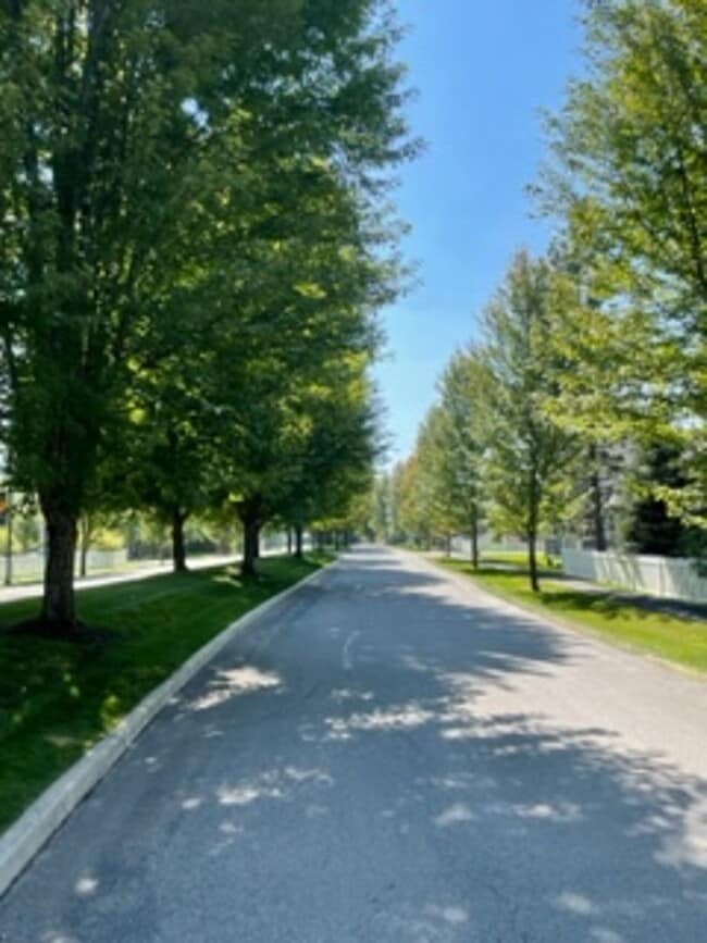 Building Photo - Sought after Dover Bay Home