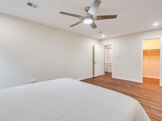 Building Photo - 317 Cedar Dr