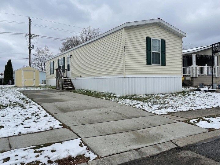 Building Photo - 38171 Ducharme Dr