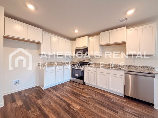 Building Photo - Coming Soon! Available to view NOW!!! Comfortable and Bright Tuscaloosa Home