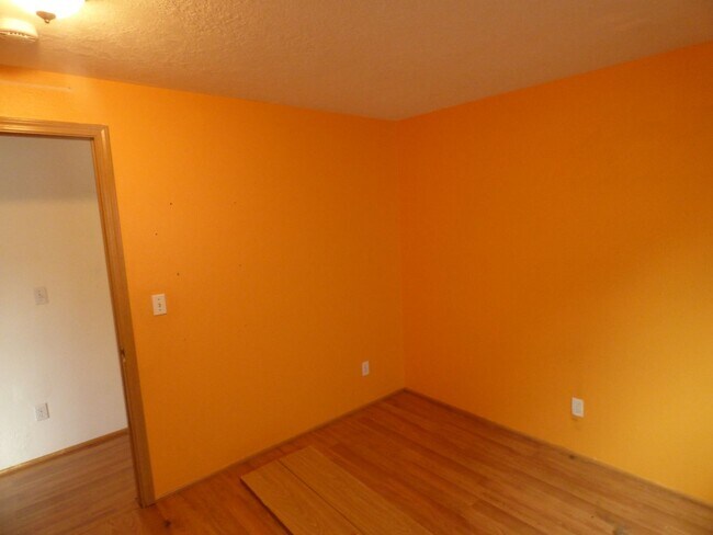 Building Photo - 3 bed Single level home in a Cul-De-Sac