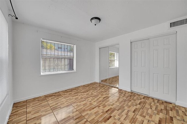 Building Photo - 1646 NE 150th St