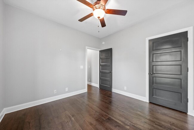 Building Photo - 250 Harrowgate Dr