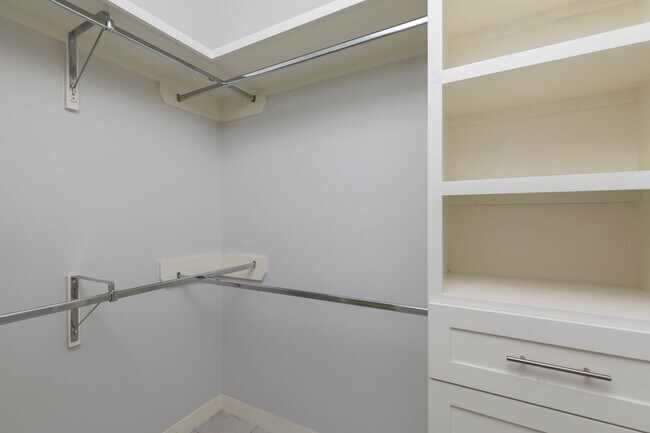 Building Photo - 1822 Sunset Dr