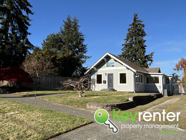 Building Photo - Classic North Tacoma Home with Character!