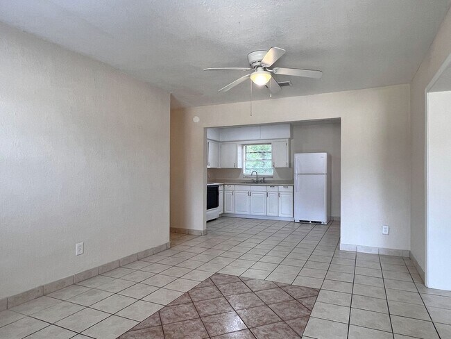 Building Photo - 120 3rd Jpv St