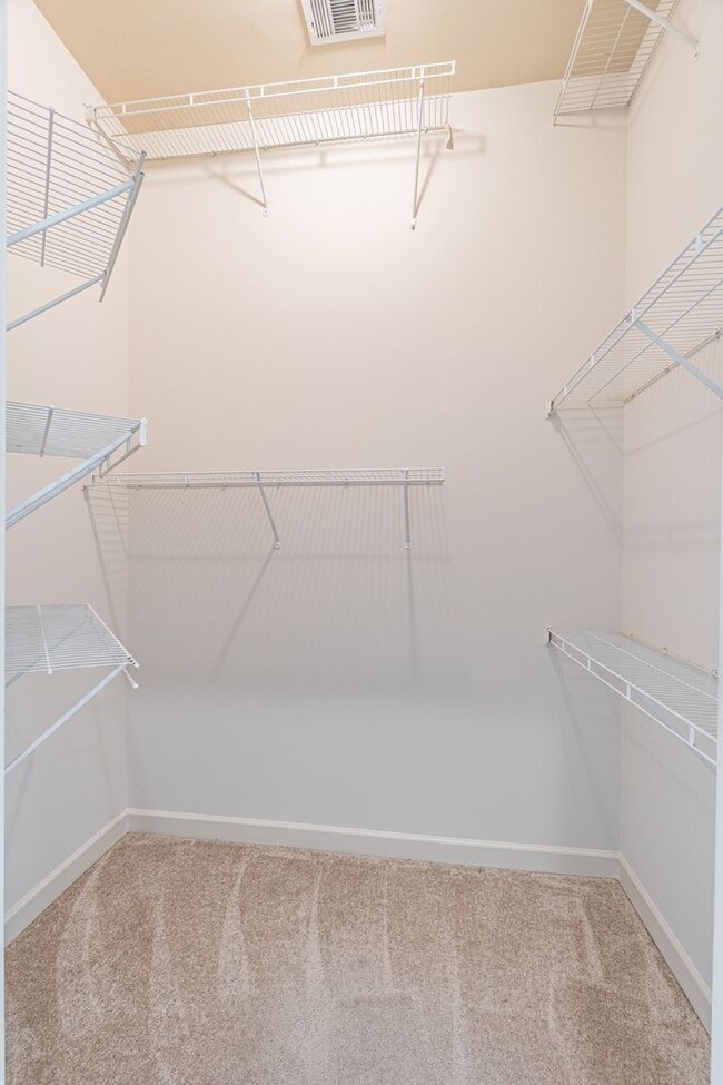 Building Photo - Stunning 2-bedroom, 2-bathroom condo locat...
