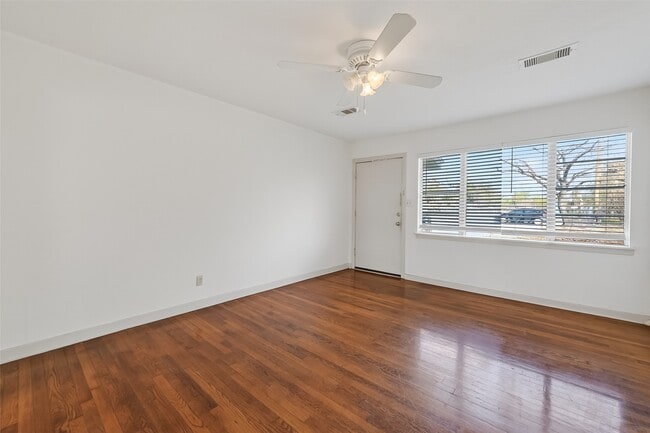 Building Photo - 2007 Antoine Dr