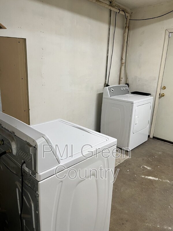 Building Photo - 4978 E 26th St