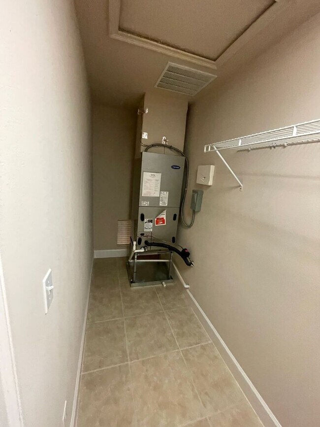 Building Photo - Beautiful 3 Bedroom 3 Bathroom home in Pla...