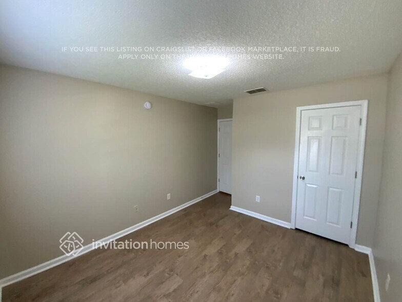 Building Photo - 10939 Apple Blossom Trail E