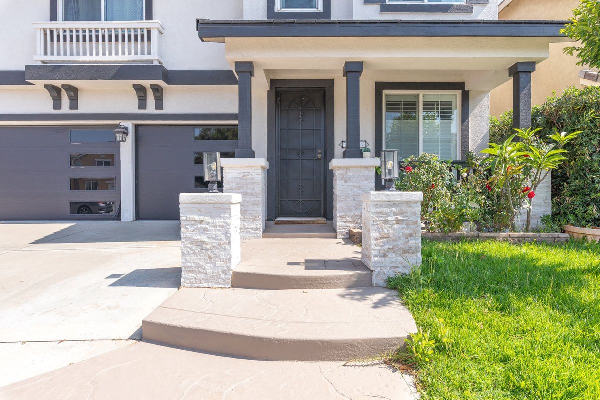 Building Photo - 15736 Home Ct