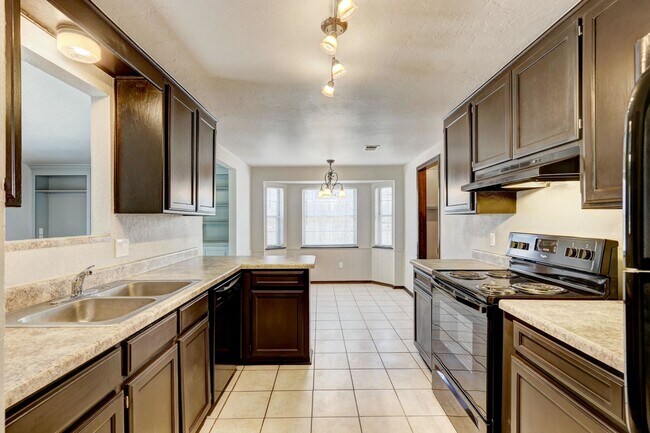 Building Photo - 974 Castlebury Mansion