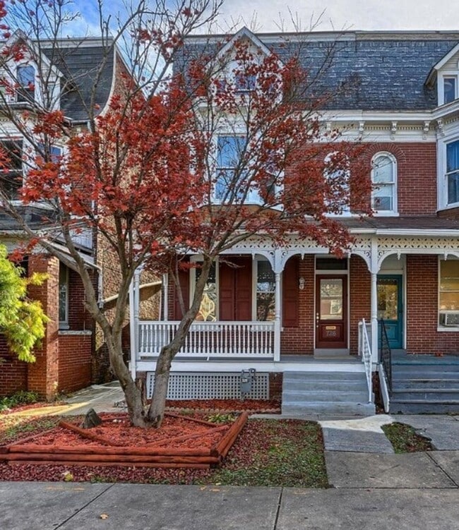 Building Photo - Spacious 4 Bedroom, 1 Bath Home in York, Pa!