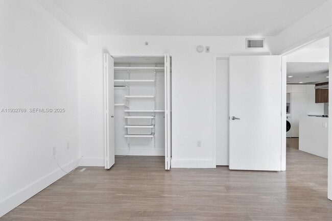 Building Photo - 1025 92nd St