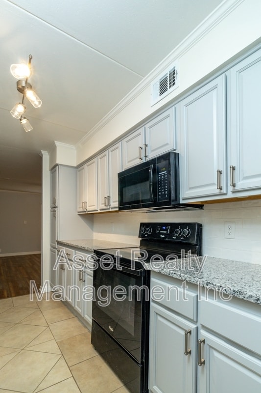 Building Photo - 454 Berlin Dr