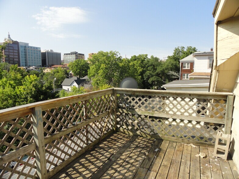 Building Photo - 133 E Gorham St