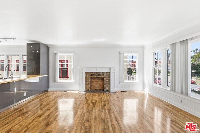 Building Photo - 222 N New Hampshire Ave